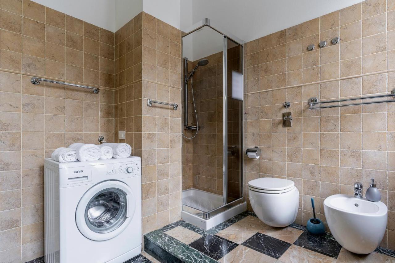 S. Ambrogio Square Apartment Milan Bagian luar foto