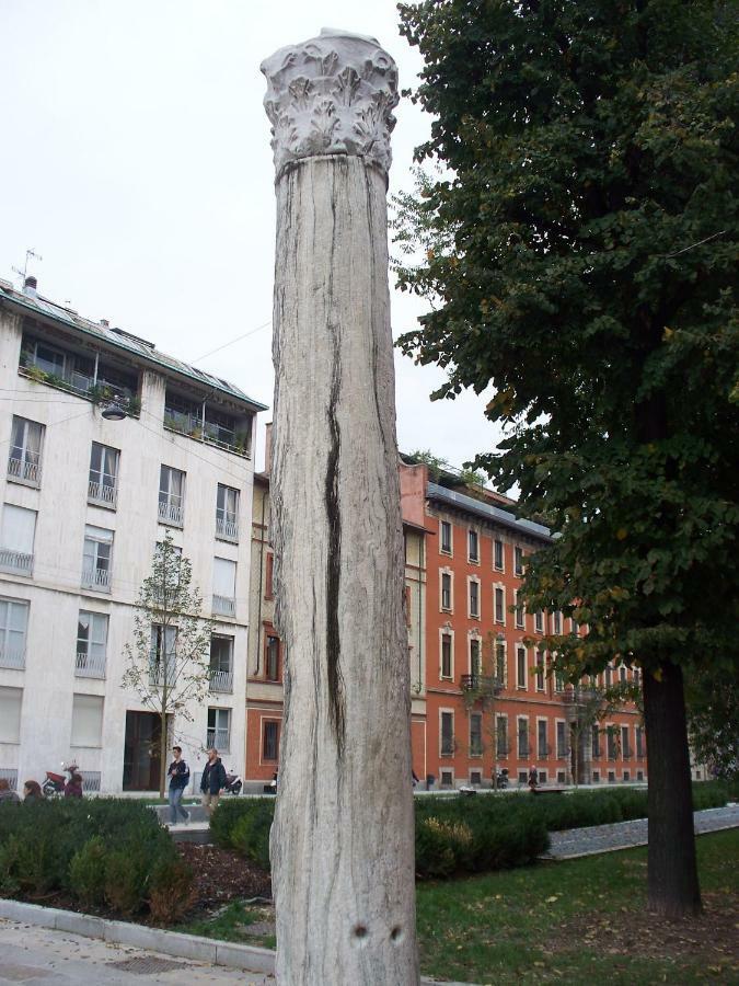S. Ambrogio Square Apartment Milan Bagian luar foto